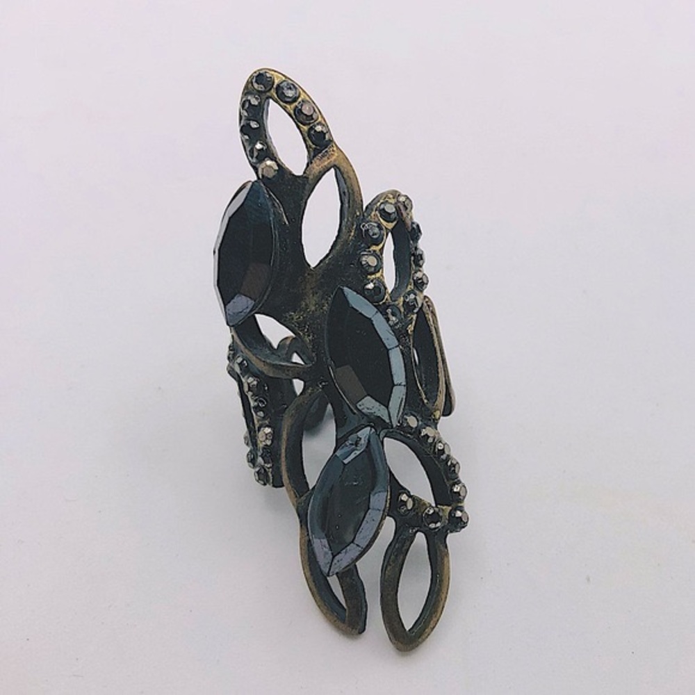 Unique ring with black Jews and a unique design